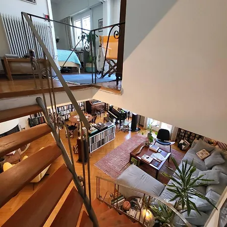 Chic 2br Bright Penthouse With Open Wood Staircase *