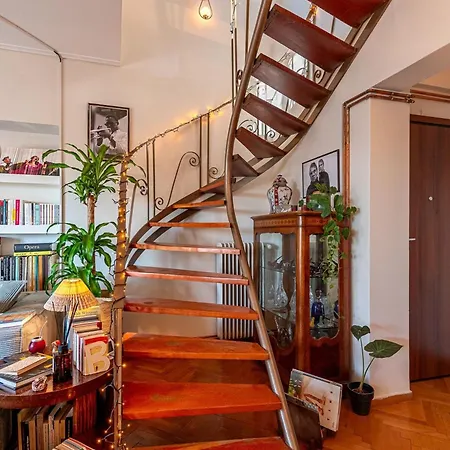 Chic 2br Bright Penthouse With Open Wood Staircase