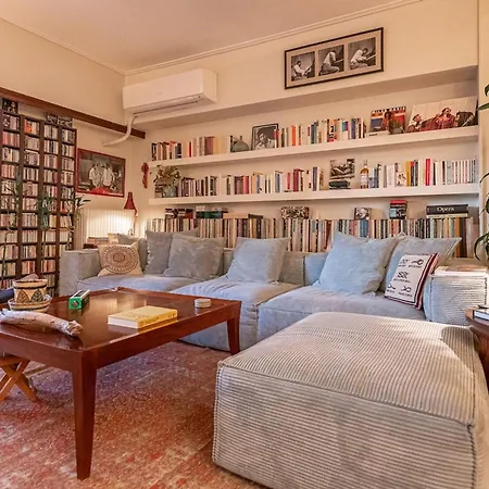 Chic 2br Bright Penthouse With Open Wood Staircase