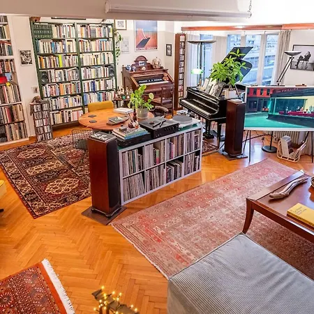 Apartment Chic 2br Bright Penthouse With Open Wood Staircase *