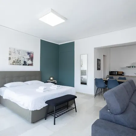 Spacious Urban Retreat 2-bedroom Haven For 8 Ateny