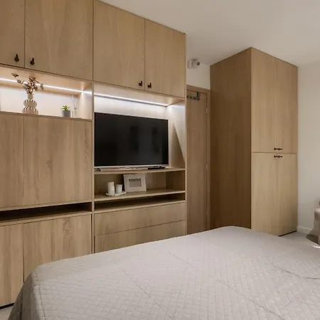 Vouliagmeni Square Apartment