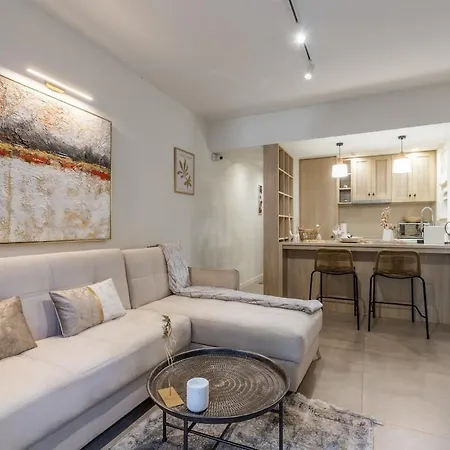 Vouliagmeni Square Apartment *