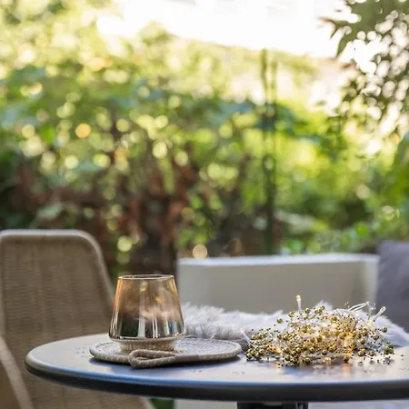 Vouliagmeni Square Apartment Athens