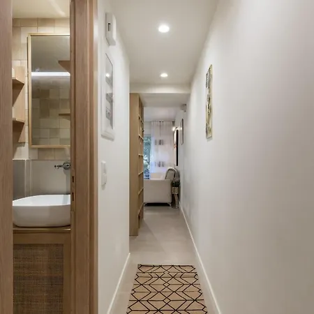 Apartment Vouliagmeni Square Athens