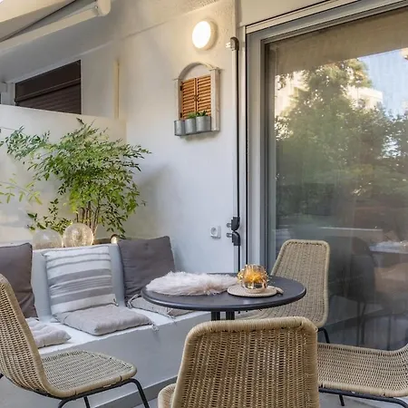 Vouliagmeni Square Apartment