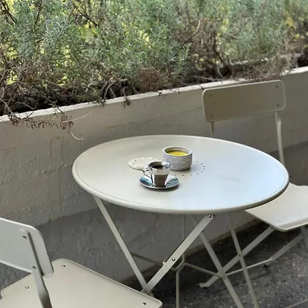 Uptown Suburb Athènes