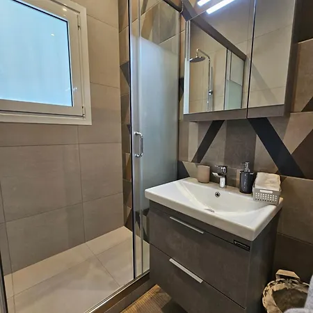 Olympic Perfect Base To Explore Athens, Penthouse Near Metro And Train Apartment