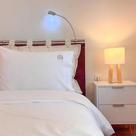 Restful Flat In Glyfada Center Atina