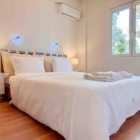 Restful Flat In Glyfada Center Atina