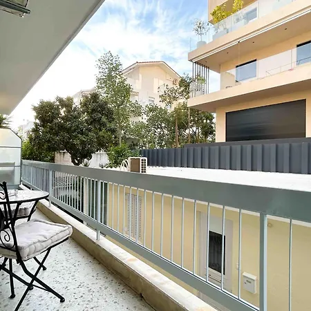 Daire Restful Flat In Glyfada Center *
