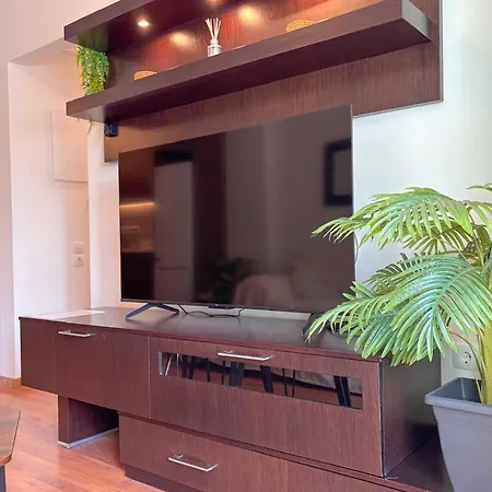 Daire Restful Flat In Glyfada Center
