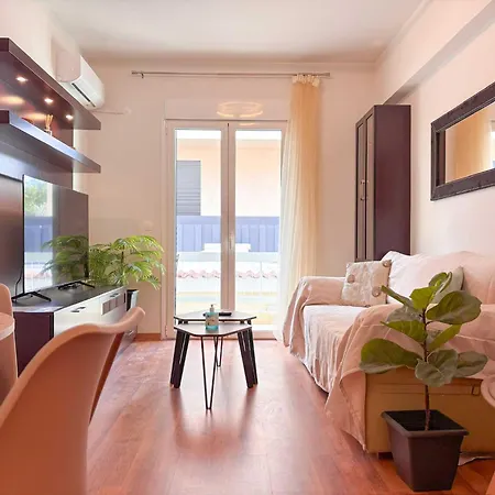 Restful Flat In Glyfada Center Atina