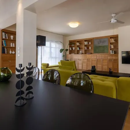 Ma Maison Downtown N°8, Indoor Heated Pool Villa *