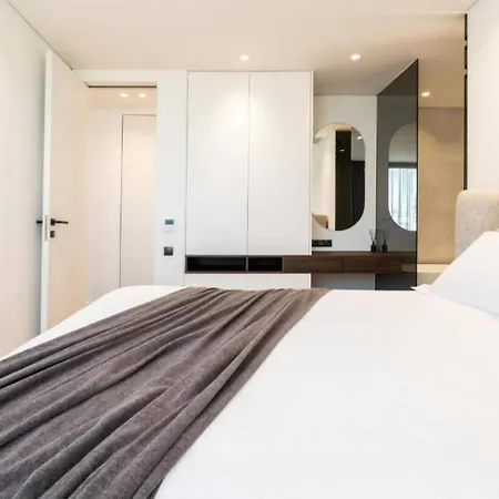 Apartment 5bd Luxury Penthouse With Sea View *
