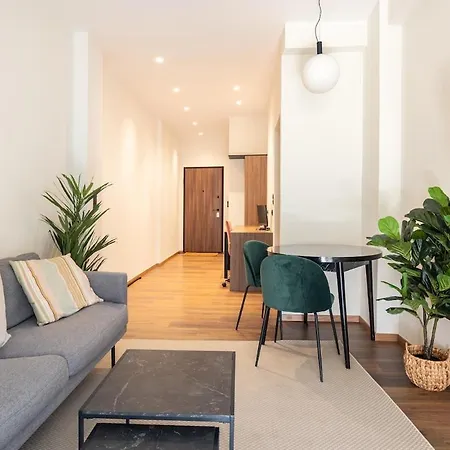 Ako12 - New, Stylish, Bright, Balcony Apartment *