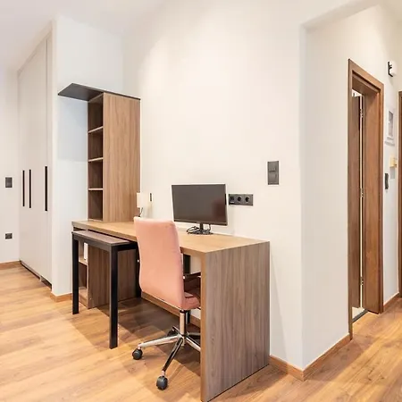 Ako12 - New, Stylish, Bright, Balcony