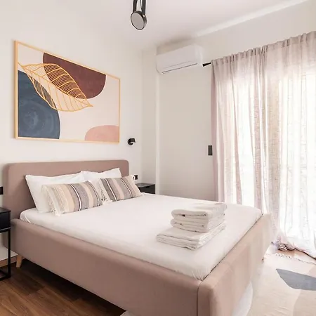 Ako12 - New, Stylish, Bright, Balcony Apartment *