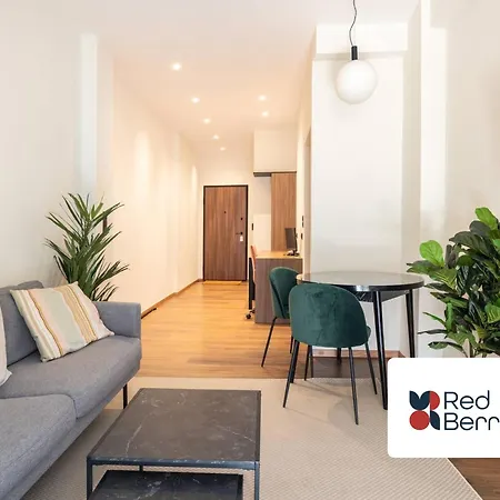 Ako12 - New, Stylish, Bright, Balcony Apartment