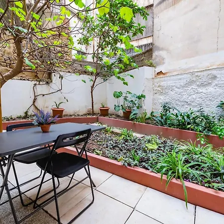 Daire Quiet With A Garden At Exarcheia Atina
