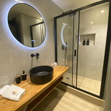 Triple A - Urban Glow In Psiri-platia Theatrou - Free Parking! Aparthotel