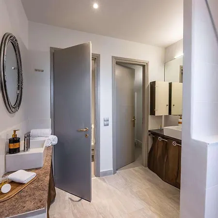 Apartment Spacious 2-bdrm At Filopappou Hill In Koukaki! Athens