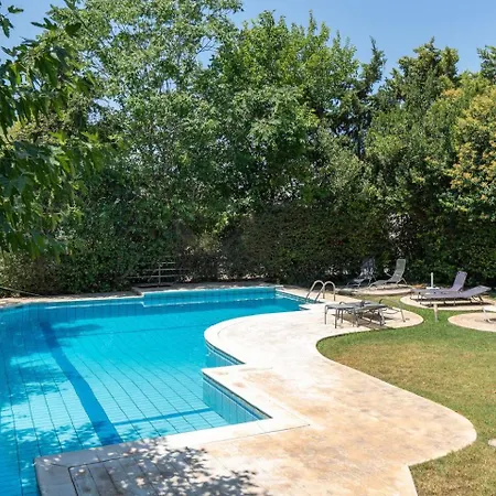 Luxe Bliss 2br, Glyfada *