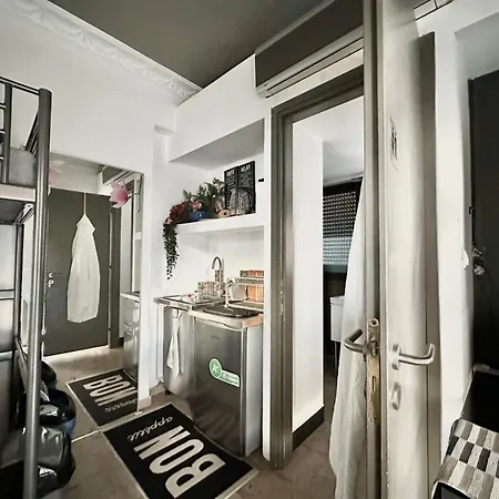 An En-suite With A Queen Bed And A Kitchenette *