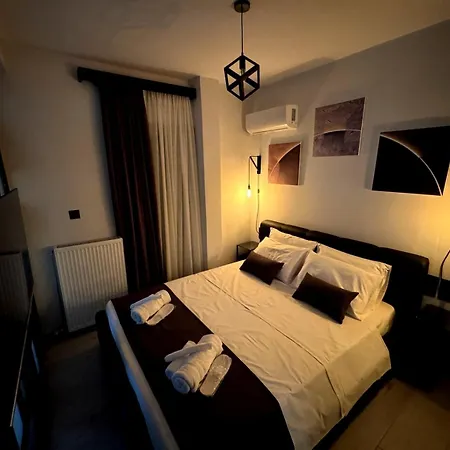 Modern With Free Parking Apartment *