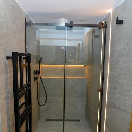 Centre Floor Stylish 2 Min Walk Metro