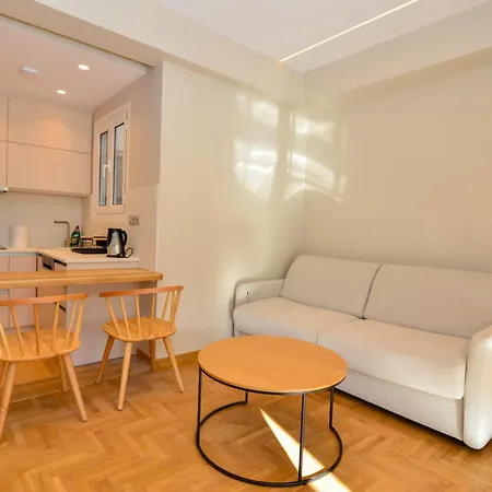Centre Floor Stylish 2 Min Walk Metro Atene