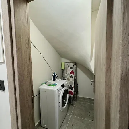 Charming 2br Basement Near Akropolis By Kozy Koala *