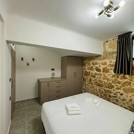 Charming 2br Basement Near Akropolis By Kozy Koala Διαμέρισμα