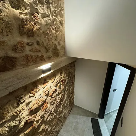 Charming 2br Basement Near Akropolis By Kozy Koala Διαμέρισμα *
