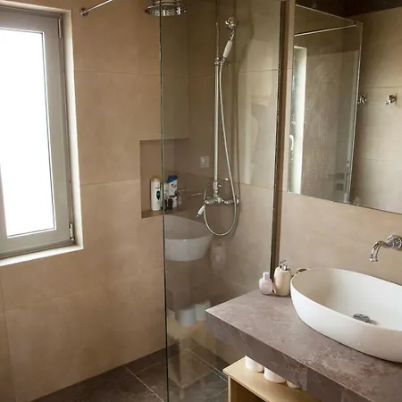 Contemporary Athenian Escape Ghh Daire *