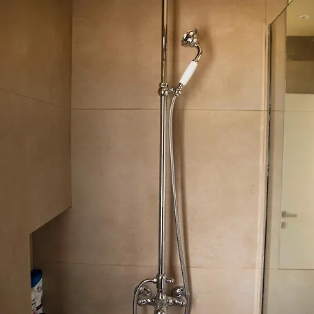 Contemporary Athenian Escape Ghh * Atina