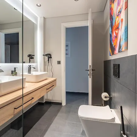 Blue Lux 2br 2ba With Skyline View, Near Kolonaki Διαμέρισμα *