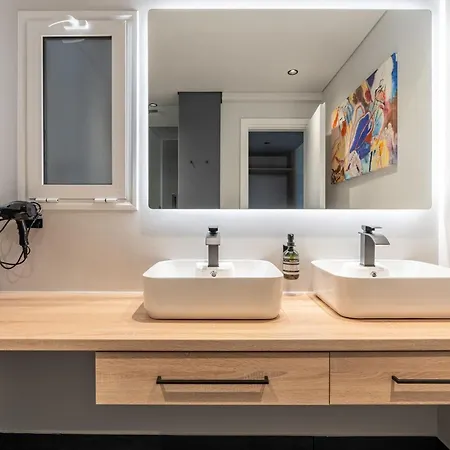 Διαμέρισμα Blue Lux 2br 2ba With Skyline View, Near Kolonaki Αθήνα