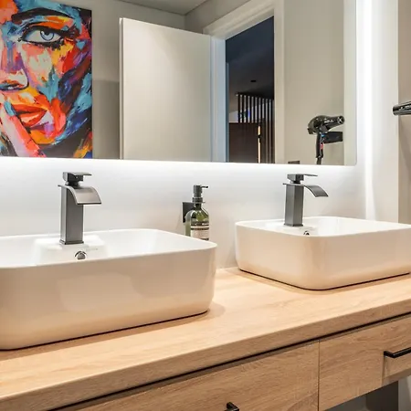 Διαμέρισμα Blue Lux 2br 2ba With Skyline View, Near Kolonaki *