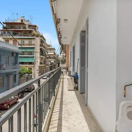 Family, Enjoy Athens, 90 Cm Apartment