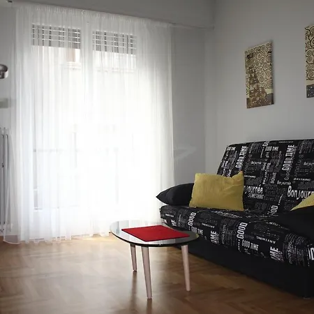 Appartement Cheery In The Center Of Athene