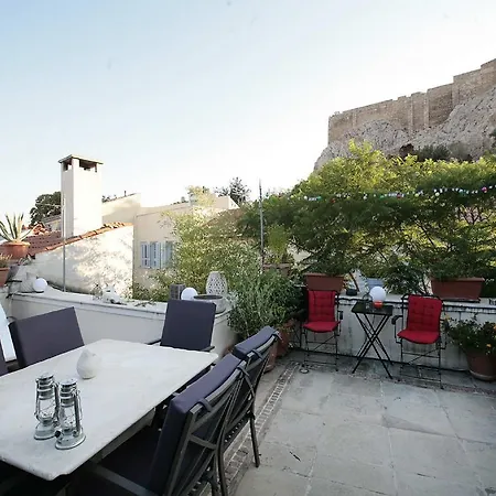 Вилла Neoclassical House Under Acropolis *