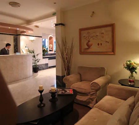 Achillion Hotell 3*