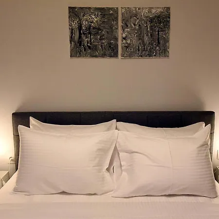 Apartament Pnyka 1 *
