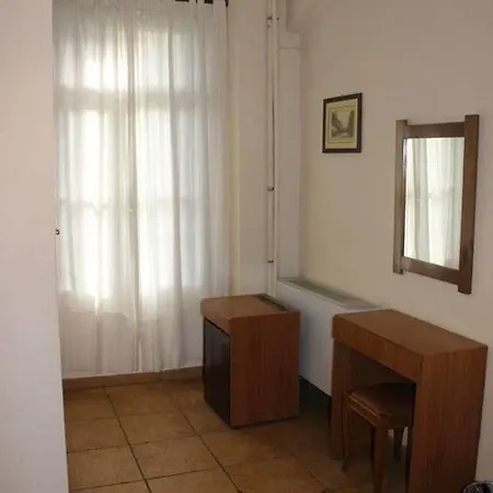 Fivos - 2* Atenas