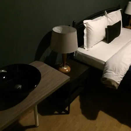 The New Yorkers Hotel