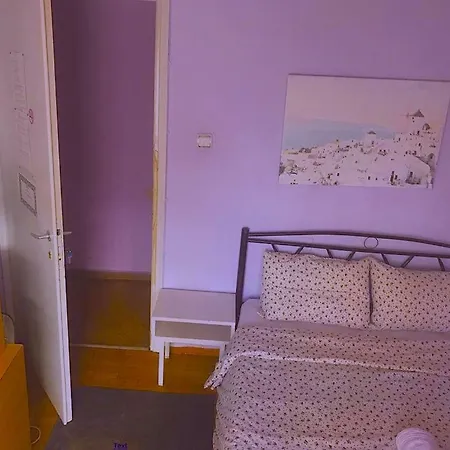 Colorful Urban Bed & Breakfast Athens