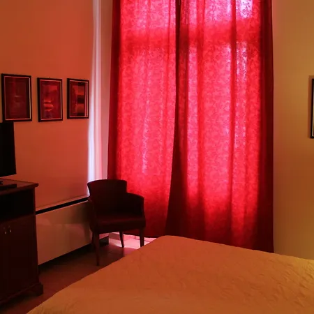 Hotel Exis 2*