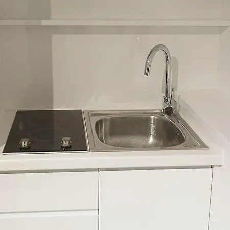 Dimokritou 4 *