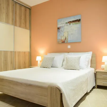 Apartment Beautiful House In Alimos Near To The And Metro *